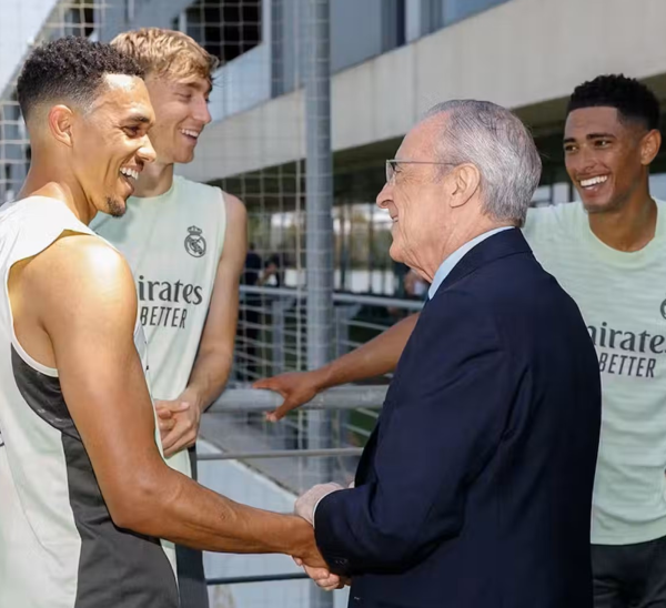 顺市配资 阿诺德：皇马转移球比利物浦更快，我西语基础不错与队友沟通无碍